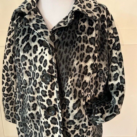Appraisal grey cheetah/ leopard jacket size large. - Picture 7 of 8